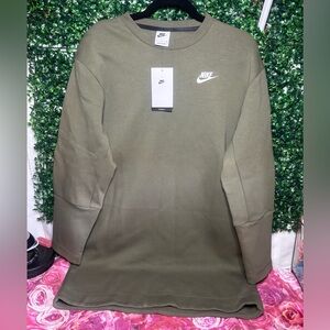 Women’s small Nike shirt dress NWT